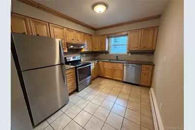 40 Edgewood Road Second Floor Unit #2, Port Washington, NY 11050 - Photo 5
