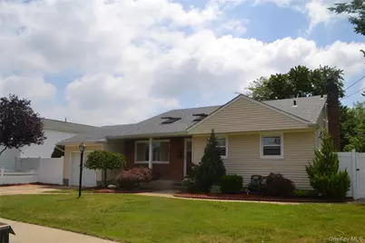 16 Frank Avenue #Studio, Farmingdale, NY 11735 - Photo 1