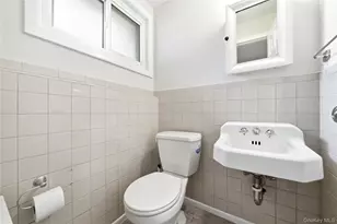14 Oak Dr, Plainview, NY 11803 - Photo 25