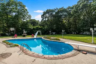 1 Whispering Ct, Dix Hills, NY 11746 - Photo 23