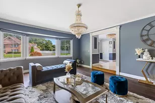 1 Whispering Ct, Dix Hills, NY 11746 - Photo 5