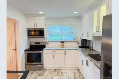 49 Midvale Avenue, Farmingville, NY 11738 - Photo 5
