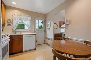 11 Hastings Ln, Hicksville, NY 11801 - Photo 9