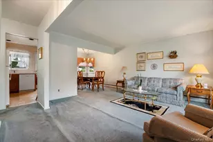 11 Hastings Ln, Hicksville, NY 11801 - Photo 3