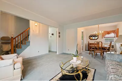 11 Hastings Lane, Hicksville, NY 11801 - Photo 5