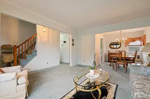 11 Hastings Ln, Hicksville, NY 11801 - Photo 5