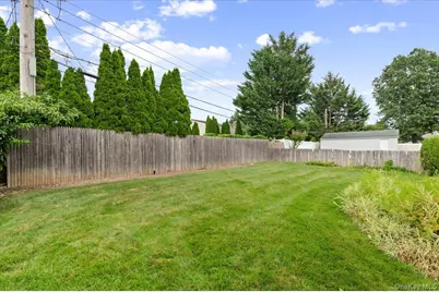 11 Hastings Lane, Hicksville, NY 11801 - Photo 21