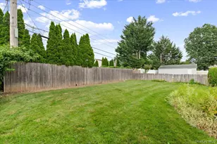 11 Hastings Ln, Hicksville, NY 11801 - Photo 21