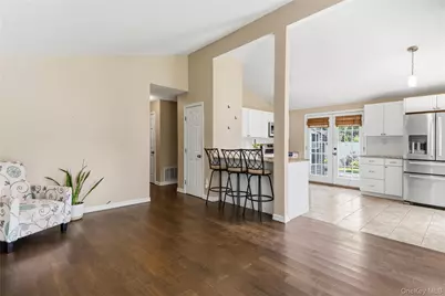 91 Spruce Avenue, West Islip, NY 11795 - Photo 9
