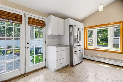 91 Spruce Avenue, West Islip, NY 11795 - Photo 5