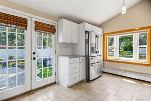 91 Spruce Ave, West Islip, NY 11795 - Photo 5