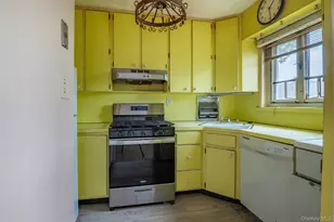 225-24 Manor Rd, Queens Village, NY 11427 - Photo 7