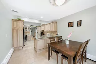 49 Village Dr, Jericho, NY 11753 - Photo 7