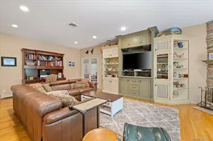 1040 Washington Ave, Plainview, NY 11803 - Photo 21