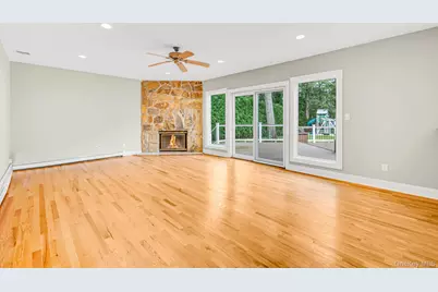 32 Annandale Road, Commack, NY 11725 - Photo 11