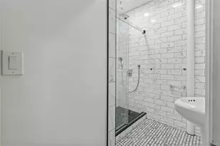 220 E 116th St, New York, NY 10029 - Photo 17