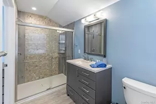 211 Longneck Blvd, Riverhead, NY 11901 - Photo 11