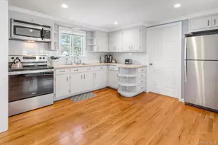 211 Longneck Blvd, Riverhead, NY 11901 - Photo 5