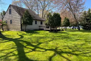 27 W Tiana Rd, Hampton Bays, NY 11946 - Photo 17