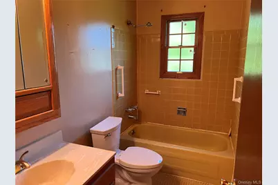 27 W Tiana Road #A, Hampton Bays, NY 11946 - Photo 9