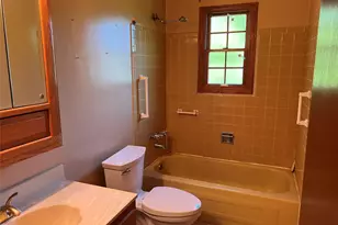 27 W Tiana Rd, Hampton Bays, NY 11946 - Photo 9