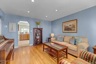 82-11 262nd St, Floral Park, NY 11004 - Photo 5