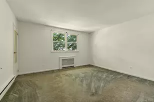 82-11 262nd St, Floral Park, NY 11004 - Photo 15