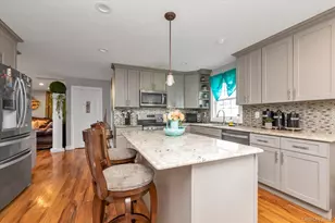6 Belmont Ct, Amityville, NY 11701 - Photo 7