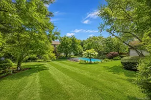 40 Nantucket Dr, Medford, NY 11763 - Photo 5