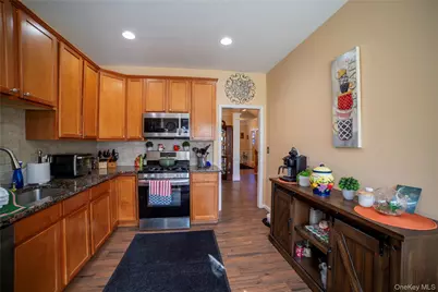 10 Bainbridge Place #704, Newburgh, NY 12550 - Photo 5