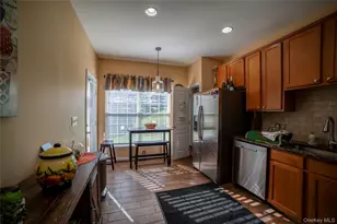 10 Bainbridge Pl, Newburgh, NY 12550 - Photo 7