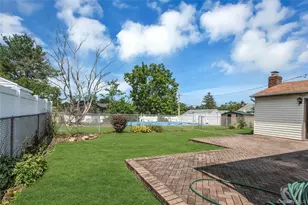 581 Plainview Rd, Plainview, NY 11803 - Photo 21