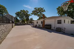 429 Ontario St, Ronkonkoma, NY 11779 - Photo 23