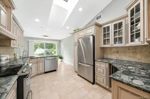 49 Village Dr, Jericho, NY 11753 - Photo 5