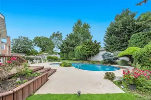 49 Village Dr, Jericho, NY 11753 - Photo 39