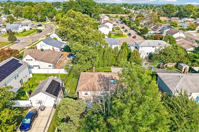8 Laurel Lane, Levittown, NY 11756 - Photo 35
