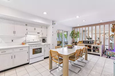8 Laurel Lane, Levittown, NY 11756 - Photo 11