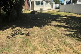 98 A Steamboat Rd, Great Neck, NY 11024 - Photo 9