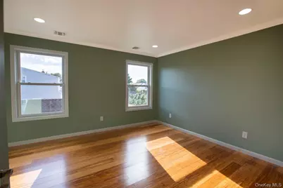 305 S Strong Avenue, Copiague, NY 11726 - Photo 7