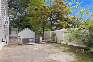 34 Whitestone Rd, Sound Beach, NY 11789 - Photo 25