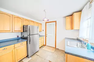 21 Cherokee Dr, Bay Shore, NY 11706 - Photo 21