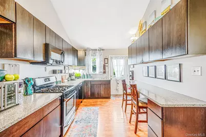 21 Cherokee Drive, Bay Shore, NY 11706 - Photo 5