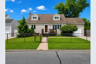 956 N Hamilton Avenue, Lindenhurst, NY 11757 - Photo 1