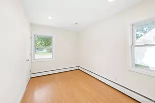 3173 Roxbury Ln, Levittown, NY 11756 - Photo 15