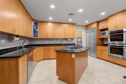 132 Overlook Road, New Rochelle, NY 10804 - Photo 9