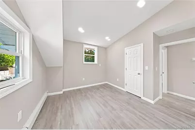 16 West Drive, Bay Shore, NY 11706 - Photo 19