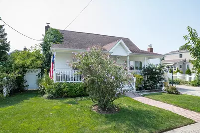 320 Brooklyn Avenue, Massapequa Park, NY 11762 - Photo 3