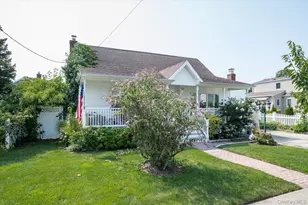 320 Brooklyn Ave, Massapequa Park, NY 11762 - Photo 3