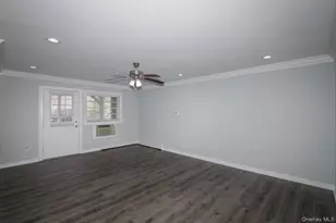 562 New Hwy, Hauppauge, NY 11788 - Photo 3