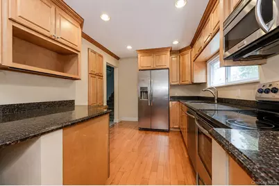 312 W Waukena Avenue, Oceanside, NY 11572 - Photo 7